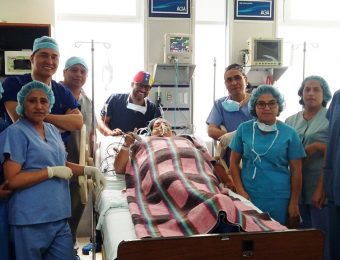 Equipo quirúrgico de la primera cirugía bariátrica del Hospital Padre Carollo