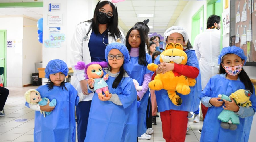 Niños que participaron en Teddy Bear Hospital HPC