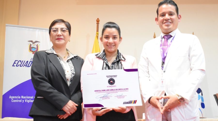 Entrega de acreditación de farmacovigilancia por parte del ARCA y MSP